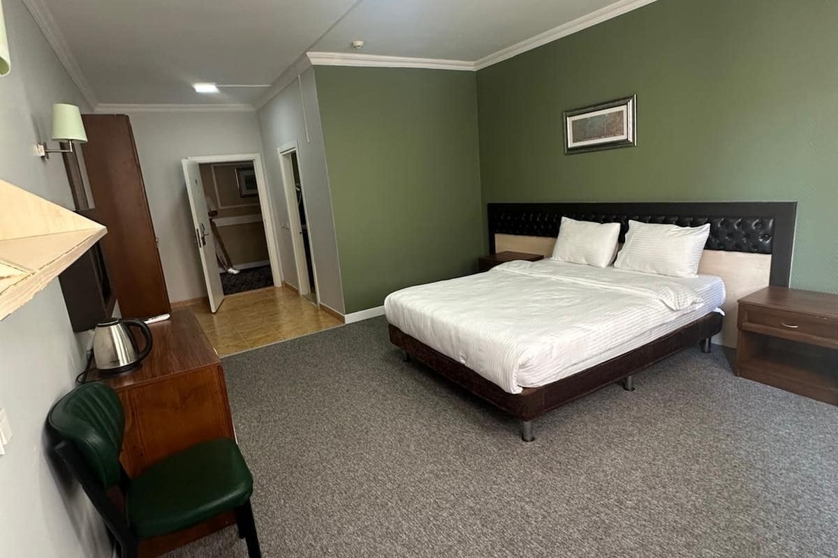 1 bedroom, Egyptian cotton sheets, premium bedding, minibar