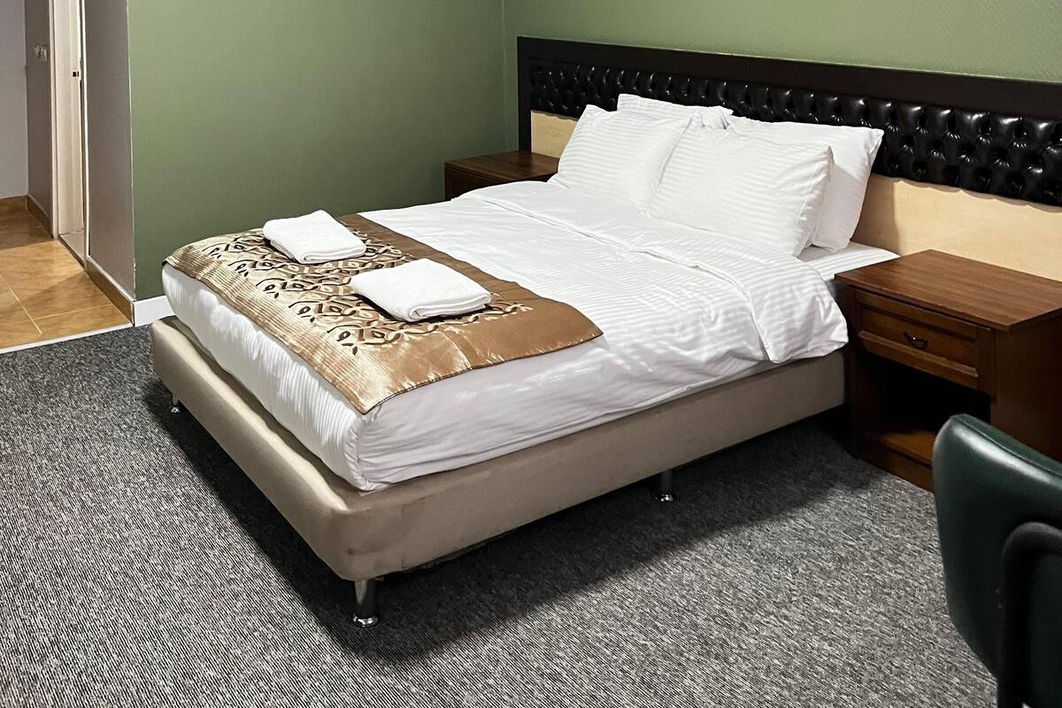 Standard Room | Egyptian cotton sheets, premium bedding, minibar, desk