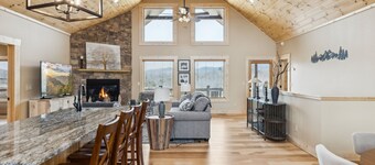 Robeson Hood Lodge 4 Bedroom Home