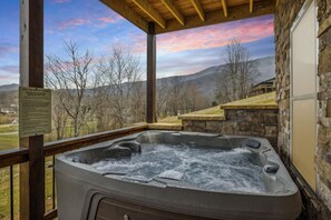 Cabin, 4 Bedrooms | Outdoor spa tub
