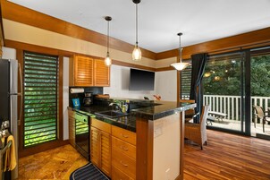 Condo, 1 Bedroom | Private kitchen | Fridge, oven, coffee/tea maker, toaster