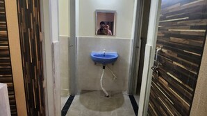 Appartement Familial, balcon | Salle de bain