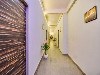 Syrus Hotel Vrindavan