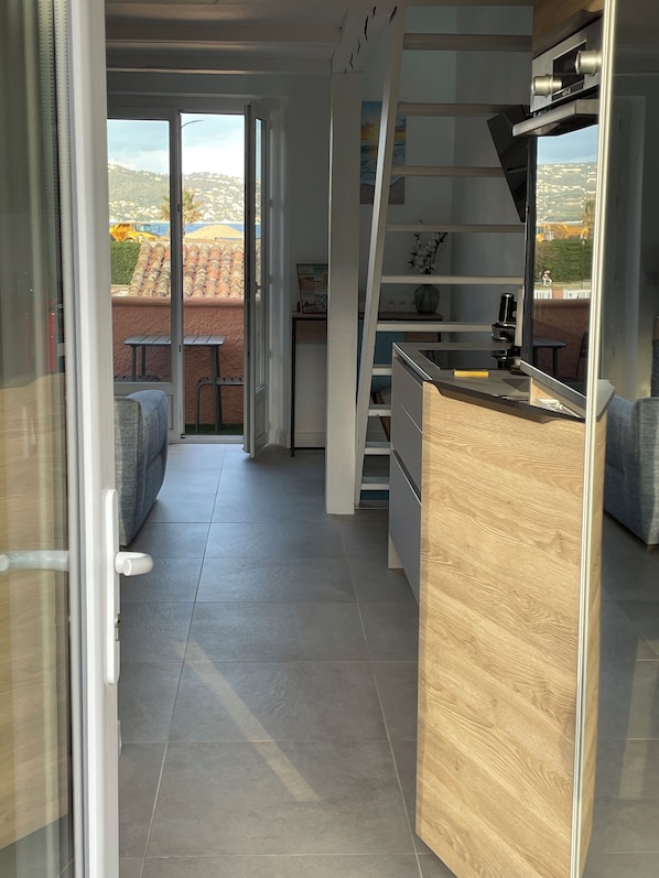 Interior - 3* duplex apartment with balcony facing the sea (Sainte-Maxime)