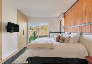 4 dormitorios, tabla de planchar con plancha, cuna de viaje y wifi