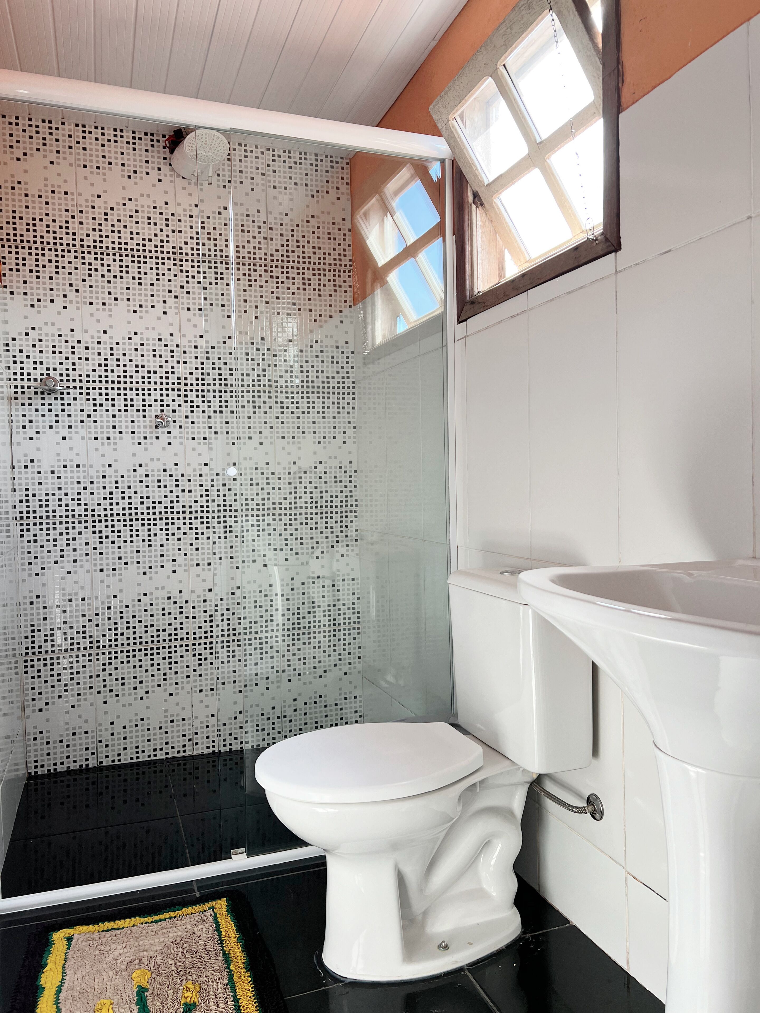 Classic Suite | Bathroom | Shower, towels, toilet paper