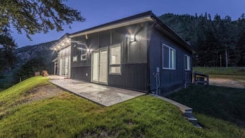 House, 2 Bedrooms | Exterior
