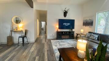 Huis, 2 slaapkamers | Woonruimte | Smart-tv en streamingdiensten