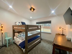 House, 2 Bedrooms | 2 bedrooms, laptop workspace, iron/ironing board, free WiFi