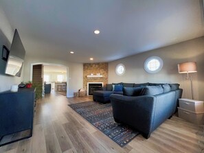 Smart TV, fireplace, books - Recently Renovated 3 Bedroom, 2 Bath Townhome just steps from the Beach! (Wildwood Crest)