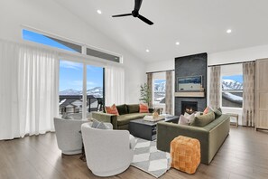 TV, fireplace, books, stereo - NEW 5 Bedroom House Eden Powder Mountain Views & Golfing (Eden)