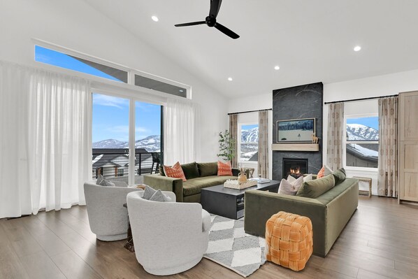 TV, fireplace, books, stereo - NEW 5 Bedroom House Eden Powder Mountain Views & Golfing (Eden)