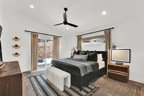 5 bedrooms, desk, iron/ironing board, travel cot