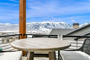 Outdoor dining - NEW 5 Bedroom House Eden Powder Mountain Views & Golfing (Eden)