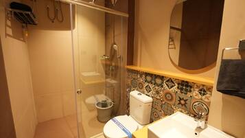 Comfort Double Room | Bilik Mandi | Pancuran mandi, tuala disediakan, sabun, syampu