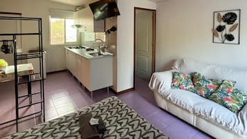 Cabin C7 | Travel crib, free WiFi, bed sheets