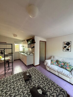 Cabin C7 | Travel crib, free WiFi, bed sheets - Agrocamping Invernaderito  (San Cristobal de La Laguna)