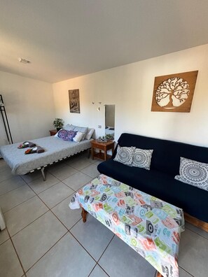 Cabin C5 | Travel crib, free WiFi, bed sheets - Agrocamping Invernaderito  (San Cristobal de La Laguna)