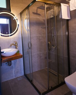 Deluxe Bungalow, Private Pool, City View | Bathroom | Shower, free toiletries, hair dryer, bathrobes - Bell Garden Maşukiye (Kartepe)