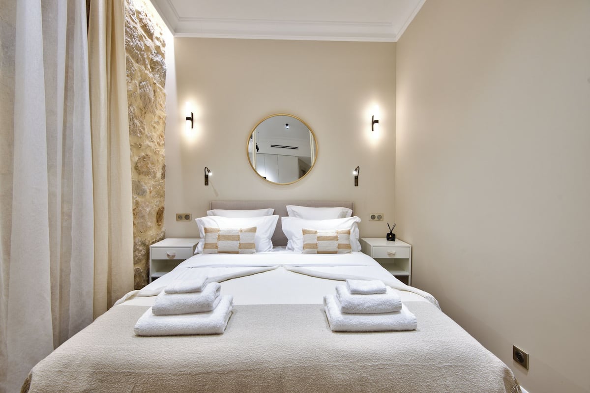 1 bedroom, in-room safe, individually decorated, individually furnished