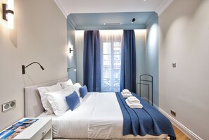 Hochwertige Bettwaren, Betten mit Memory-Foam-Matratzen, Zimmersafe