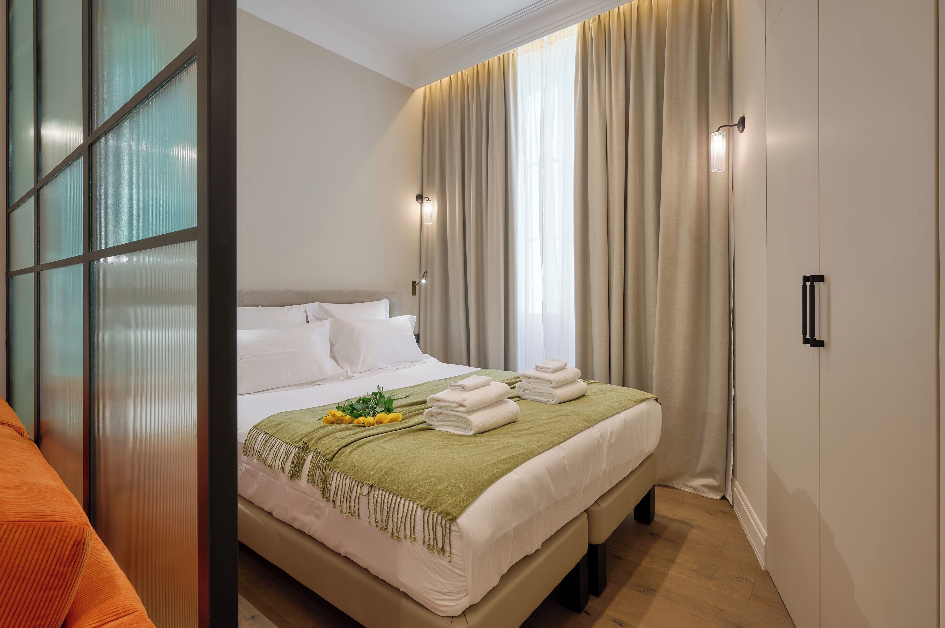 Design-studiolejlighed - 1 queensize-seng - udsigt til gårdsplads | Premium-sengetøj, senge med madrasser af memory foam