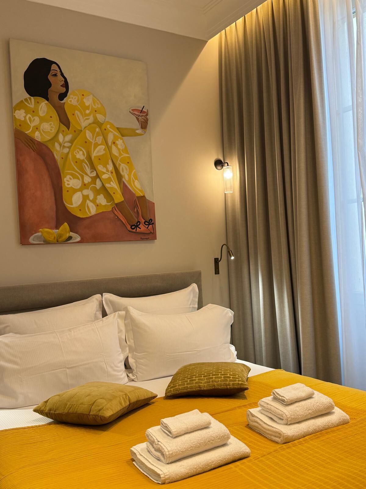 Design Studio, 1 Queen Bed, Courtyard View