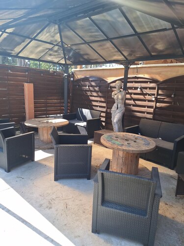 Mobile home sleeps 6