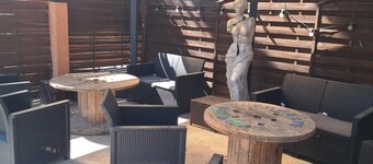 Mobile home sleeps 6