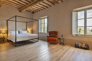 6 chambres, fer et planche à repasser, lit de bébé portatif