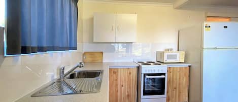 冰箱、微波炉、烤箱、炉灶