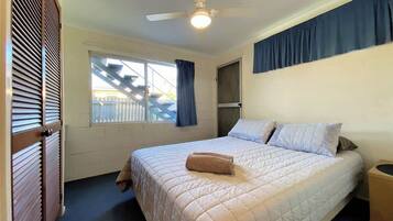 1 bedroom, bed sheets
