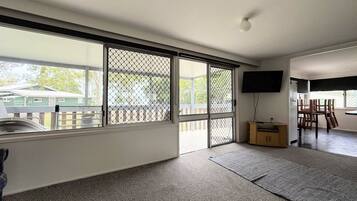 3 bedrooms, bed sheets