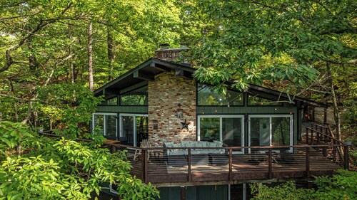The Hillside Hideaway, a stunning retreat located in the heart of Bryce Resort