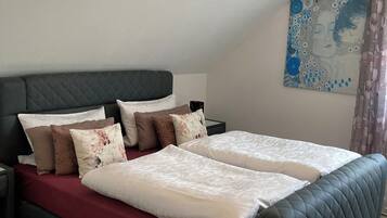 5 Schlafzimmer, Bügeleisen/Bügelbrett, Reisekinderbett, kostenloses WLAN