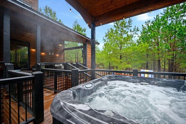 Outdoor spa tub