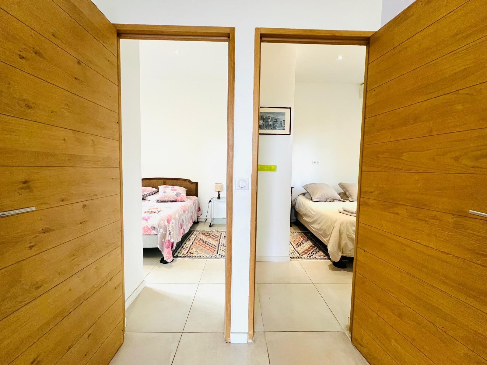 2 bedrooms, iron/ironing board, bed sheets