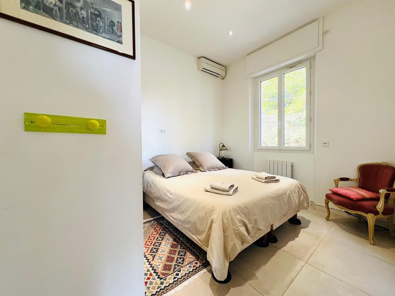 2 chambres, fer et planche à repasser, draps fournis