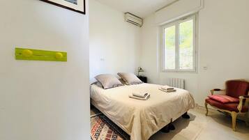 2 chambres, fer et planche à repasser, draps fournis