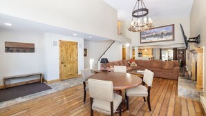 Interior - Spacious Home Base! Hot Tub, Fire Pit, Sleeps 10 (Avon)