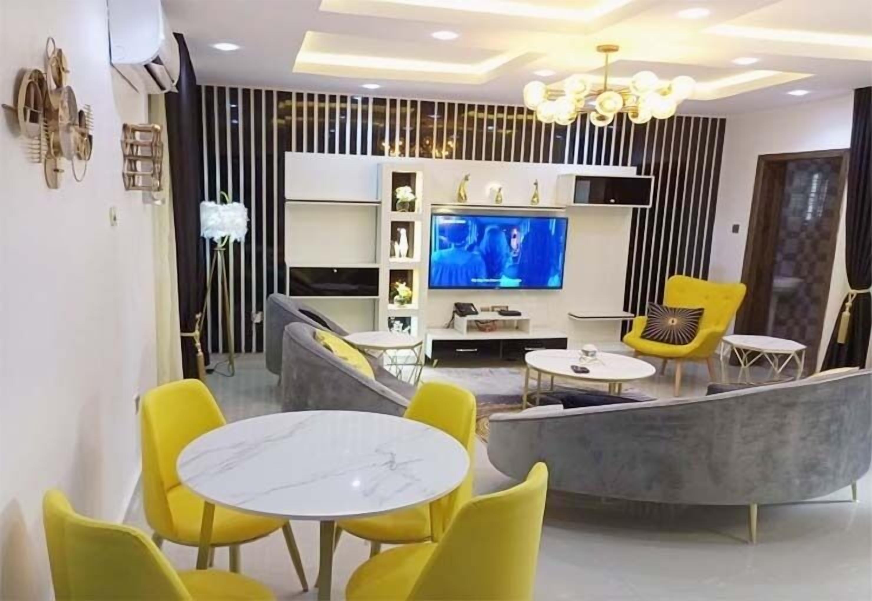 Junior Apartment, Balcony, City View | Living area