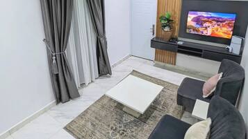 Junior Apartment, Balcony, City View | Living area