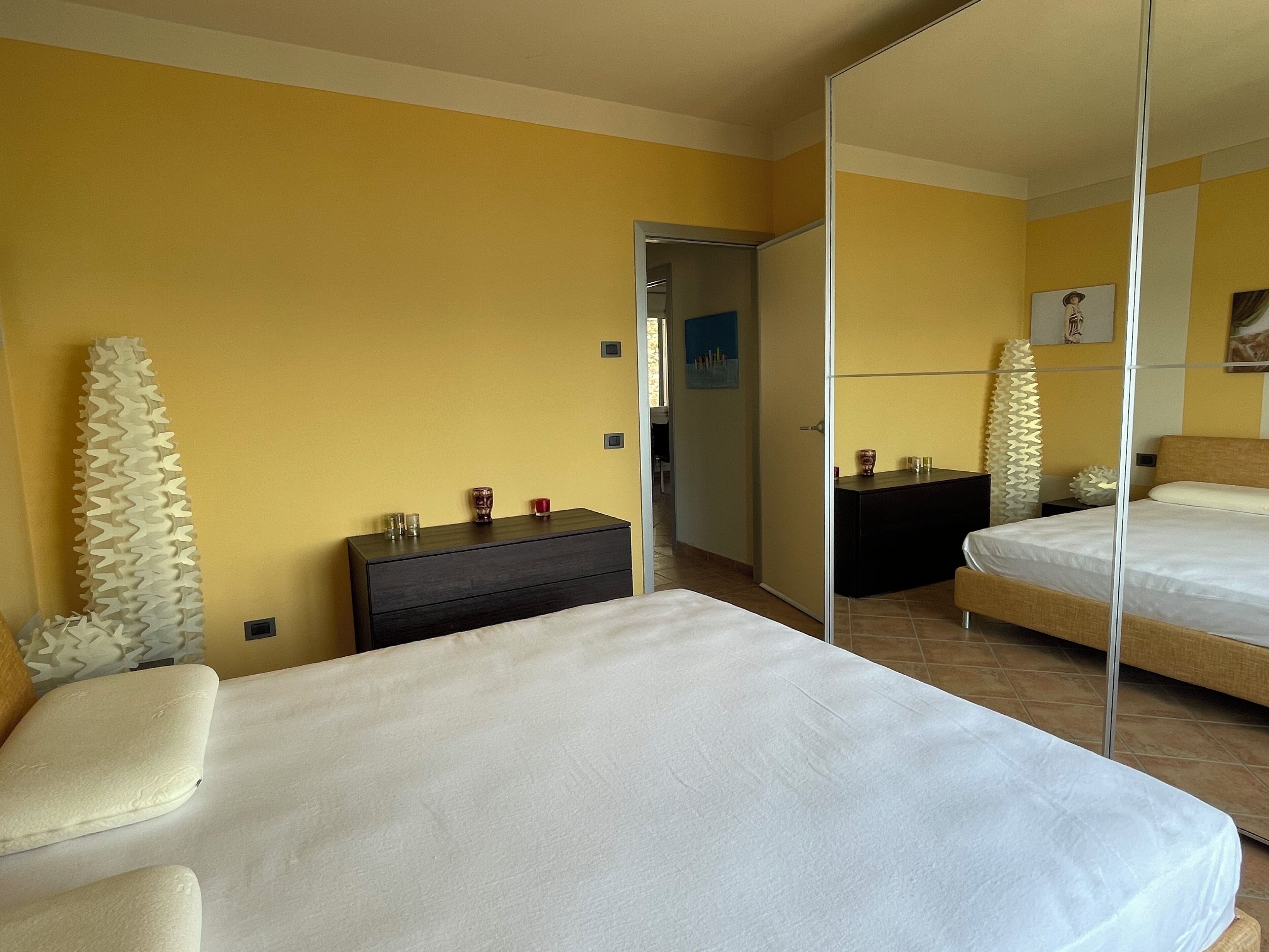 2 室のベッドルーム、デスク、WiFi (無料)