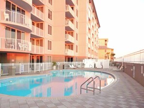 Een verwarmd zwembad