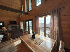Interior - A Bear's Cave: Cozy 3BR cabin in Bryson City, perfect for family getaways. (Bryson City)
