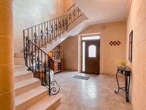 Interior - Villa Fieldview - Holiday Home (Gharb)