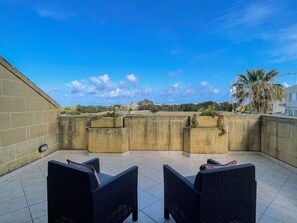 Terrace/patio - Villa Fieldview - Holiday Home (Gharb)