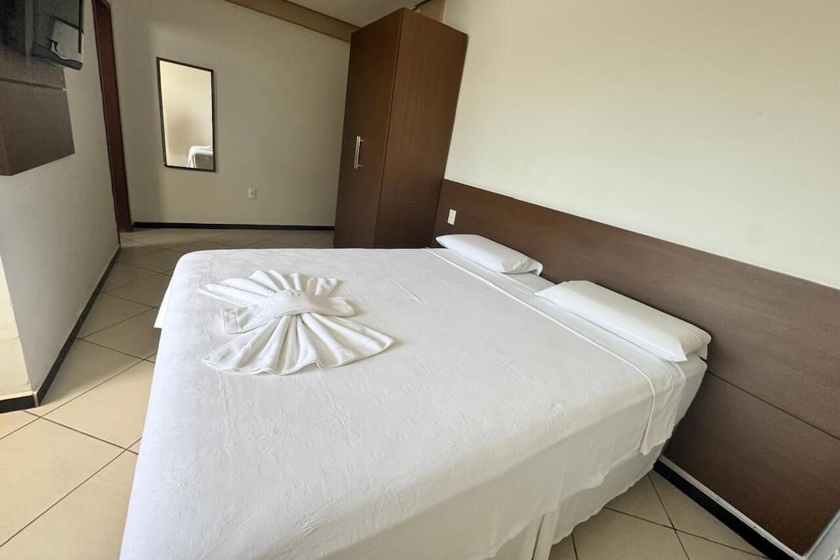1 bedroom, premium bedding, pillow-top beds, desk