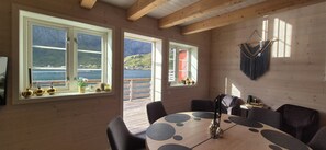 Deluxe Cabin no.2, 4 Bedrooms, Mountain View | Wi-fi (inkludert)
