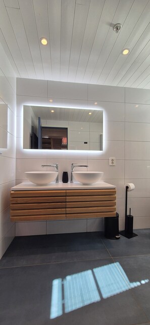Deluxe Cabin no.4, 4 Bedrooms, Mountain View | Salle de bain